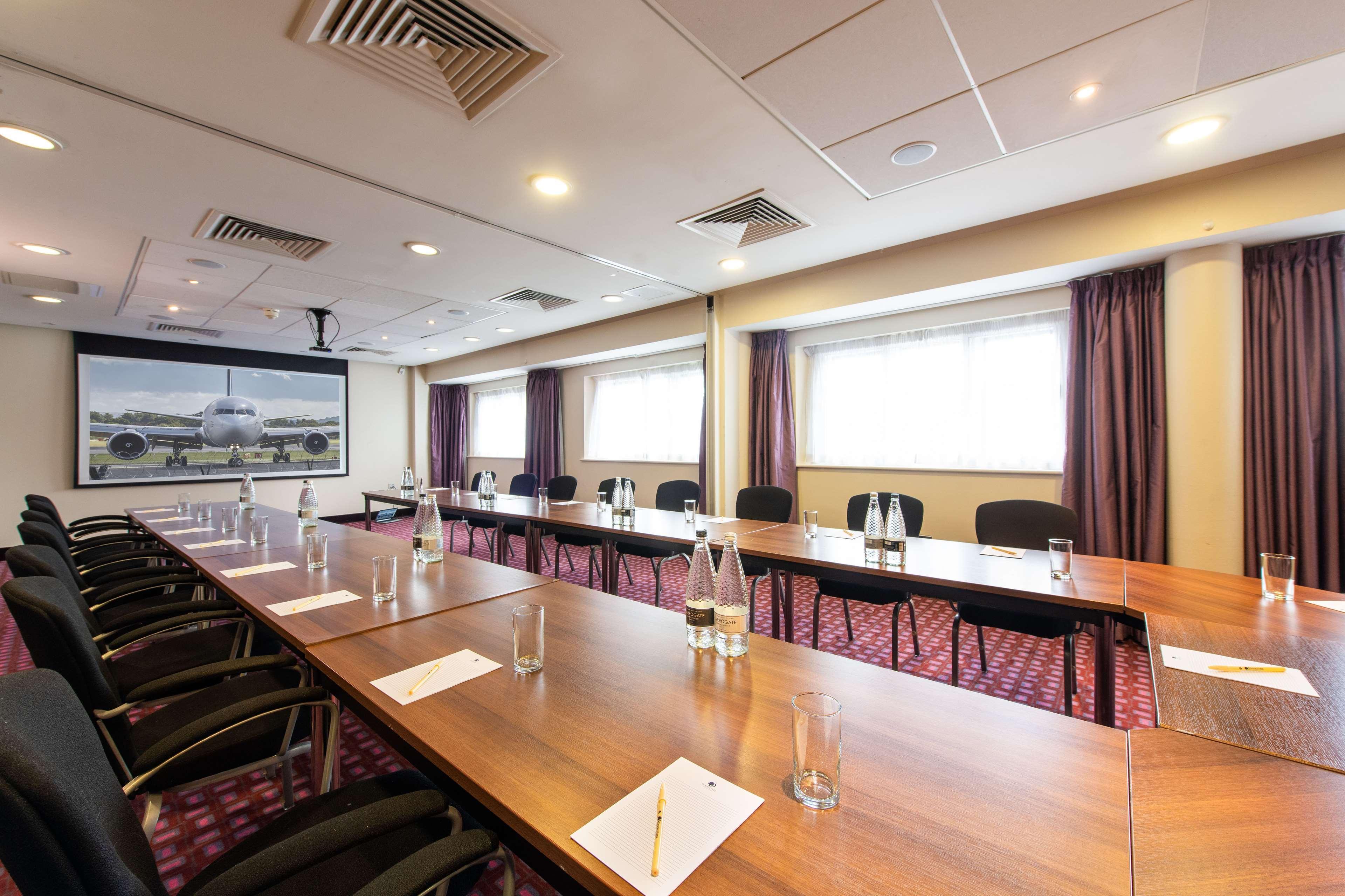 Doubletree By Hilton London Heathrow Airport Hotel Hounslow Exterior photo