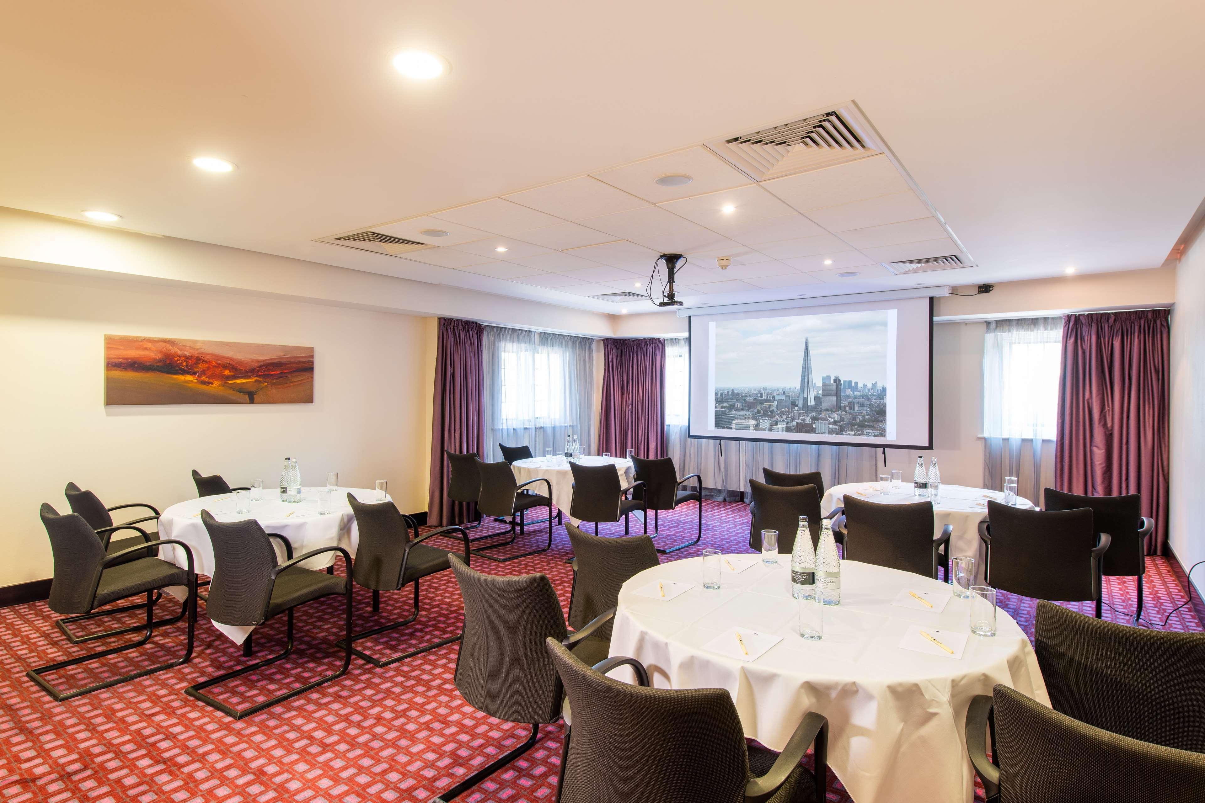 Doubletree By Hilton London Heathrow Airport Hotel Hounslow Exterior photo