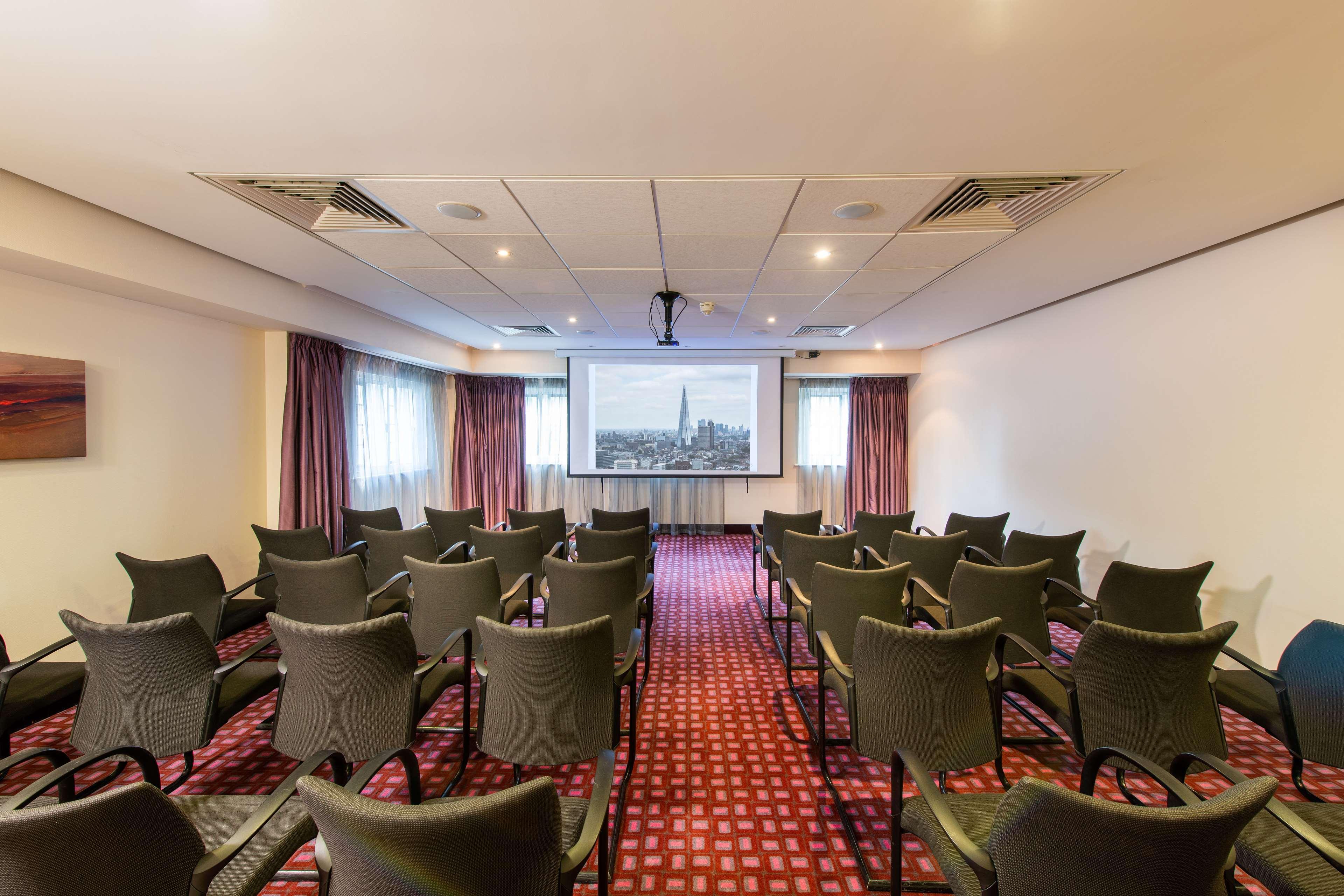 Doubletree By Hilton London Heathrow Airport Hotel Hounslow Exterior photo