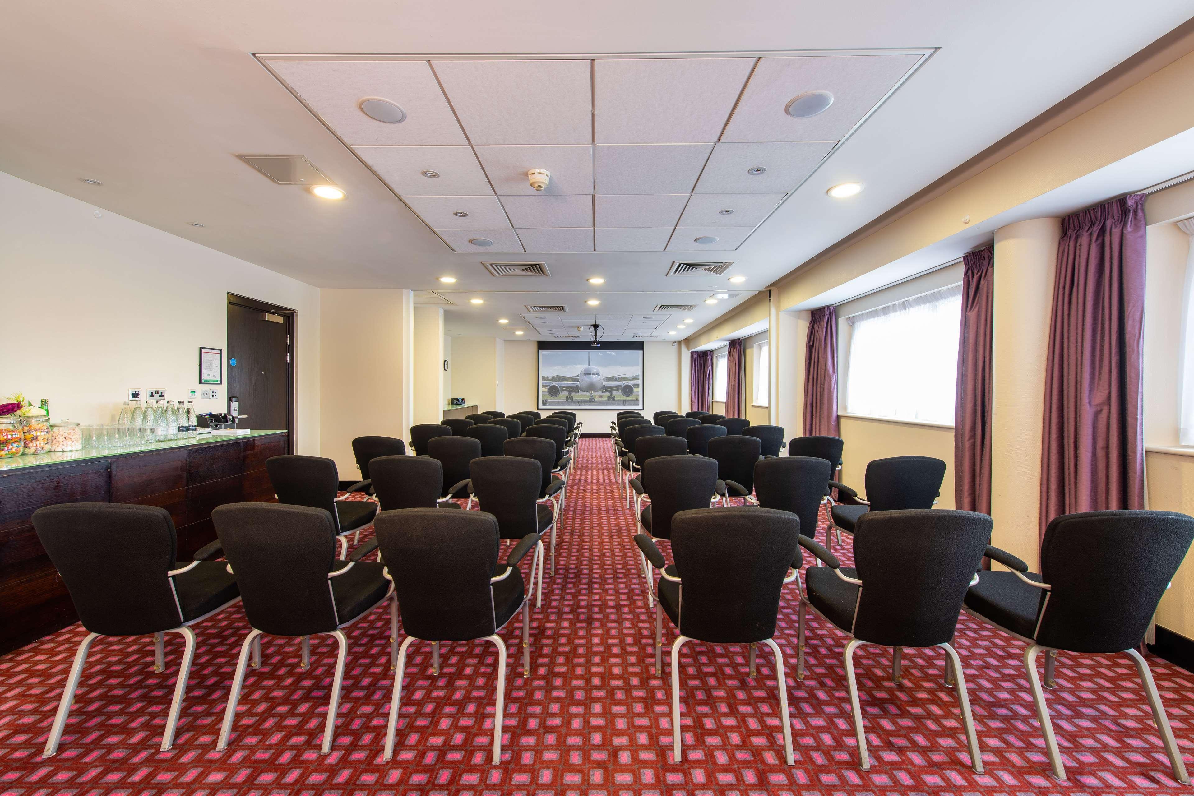 Doubletree By Hilton London Heathrow Airport Hotel Hounslow Exterior photo