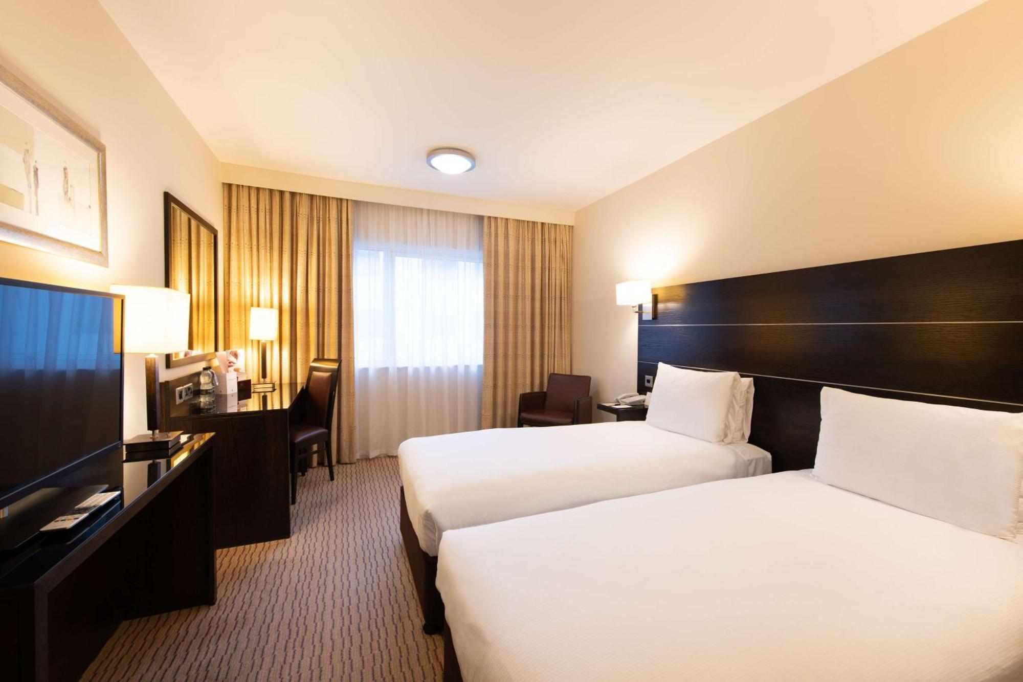 Doubletree By Hilton London Heathrow Airport Hotel Hounslow Exterior photo