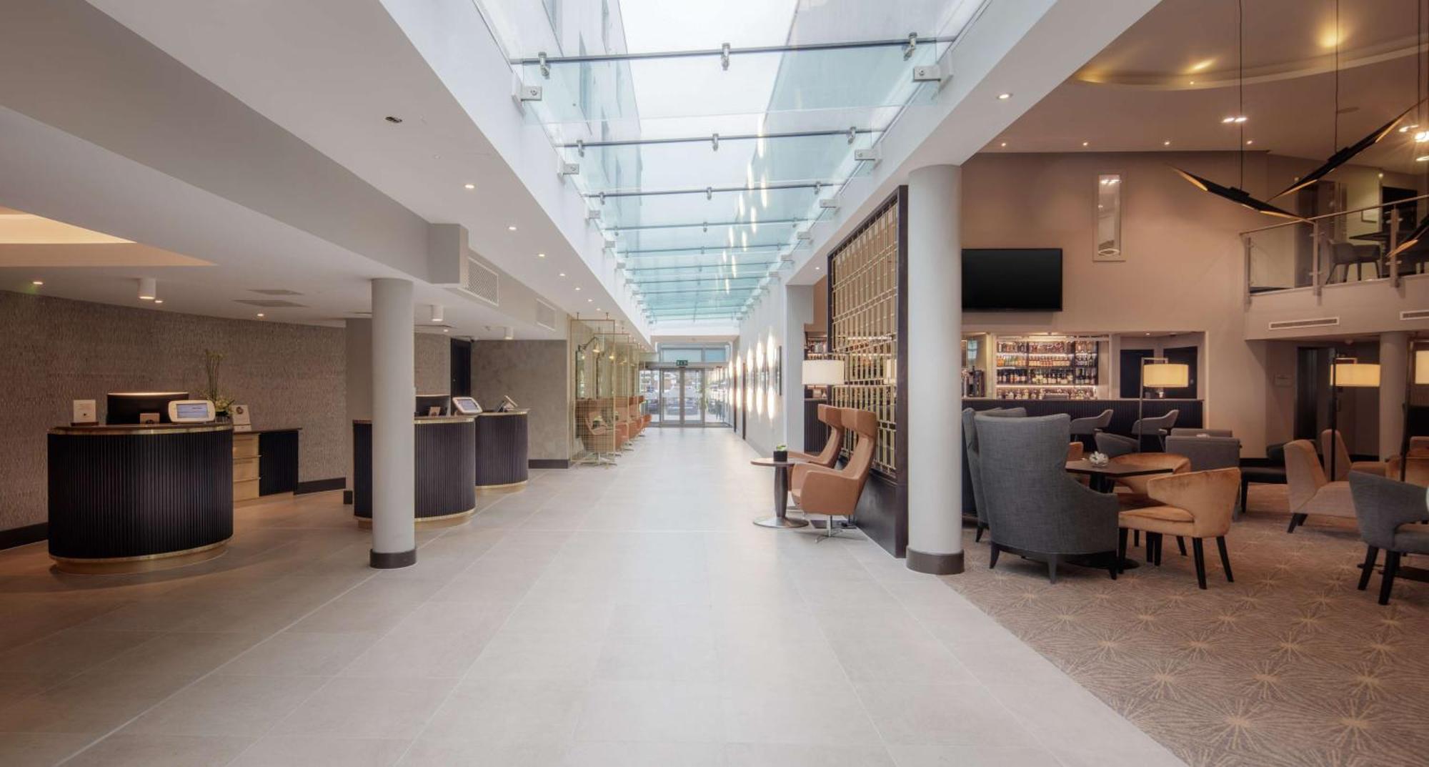 Doubletree By Hilton London Heathrow Airport Hotel Hounslow Exterior photo