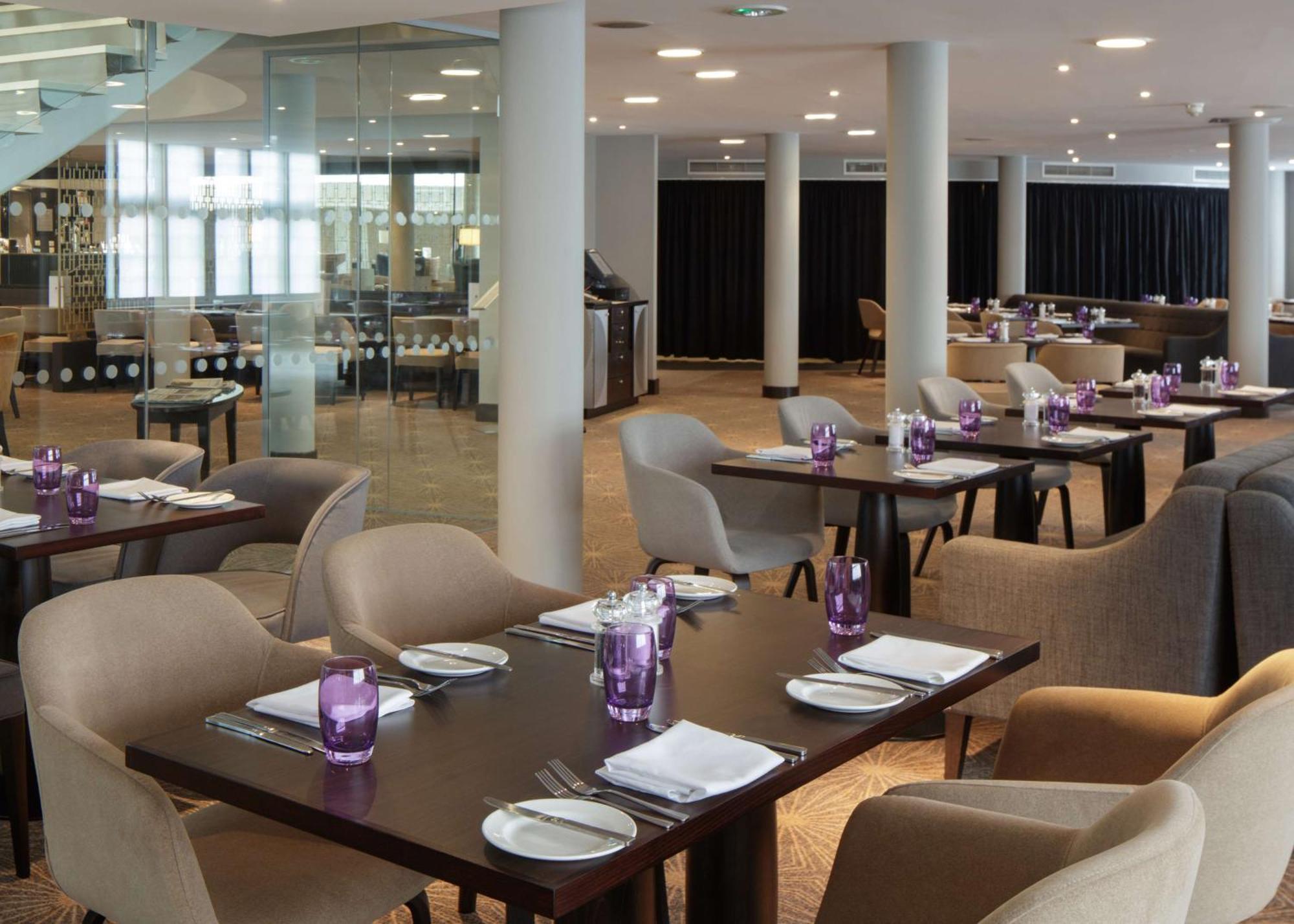 Doubletree By Hilton London Heathrow Airport Hotel Hounslow Exterior photo