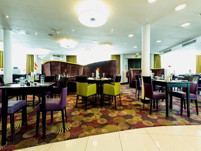 Doubletree By Hilton London Heathrow Airport Hotel Hounslow Exterior photo