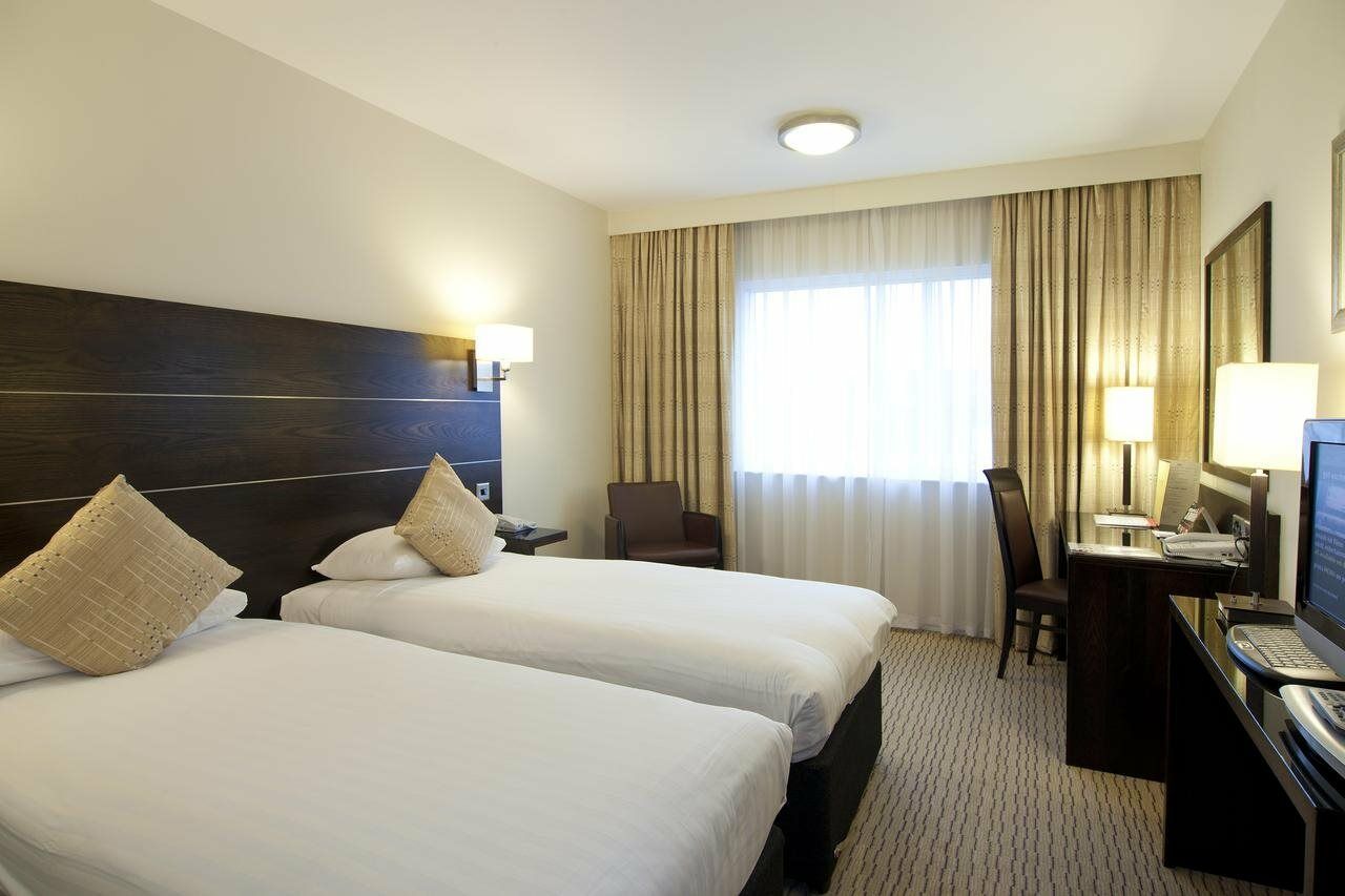 Doubletree By Hilton London Heathrow Airport Hotel Hounslow Exterior photo